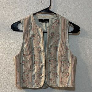VTG Concepts in Sportswear Floral Patterned Vest